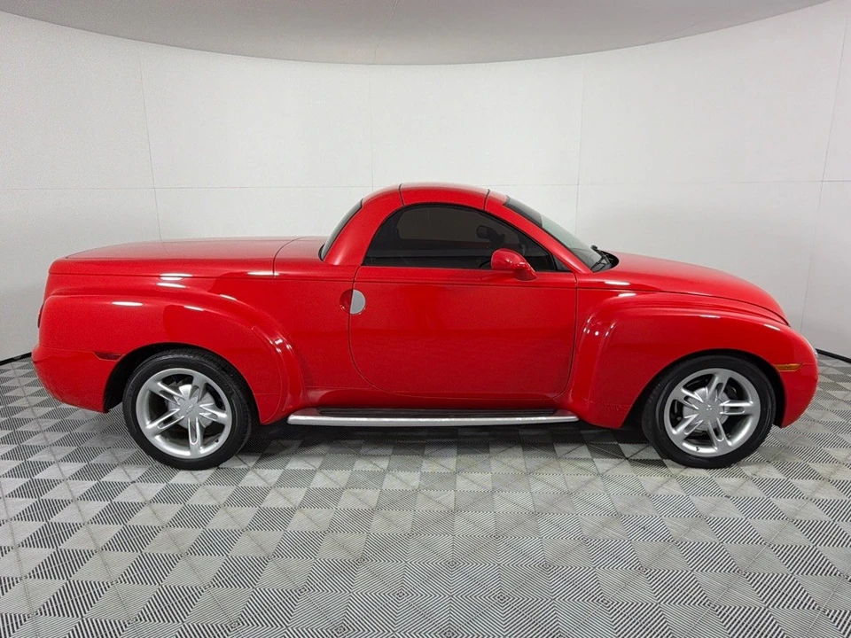2004 Chevrolet SSR - Image 12 of 29