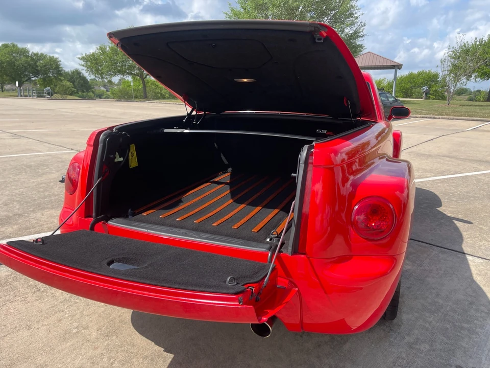 2004 Chevrolet SSR - Image 11 of 21