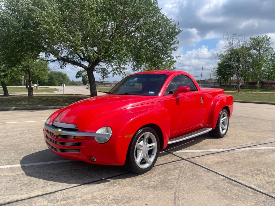 2004 Chevrolet SSR - Image 2 of 21