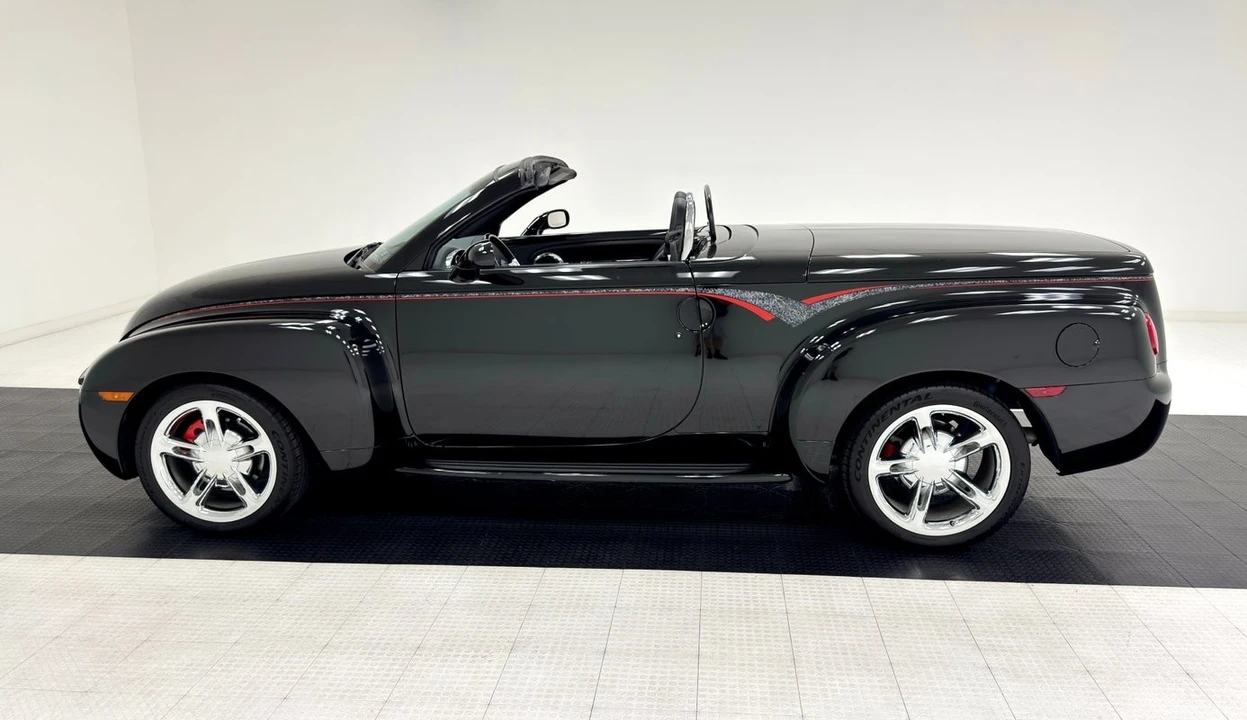 2004 Chevrolet SSR - Image 4 of 31