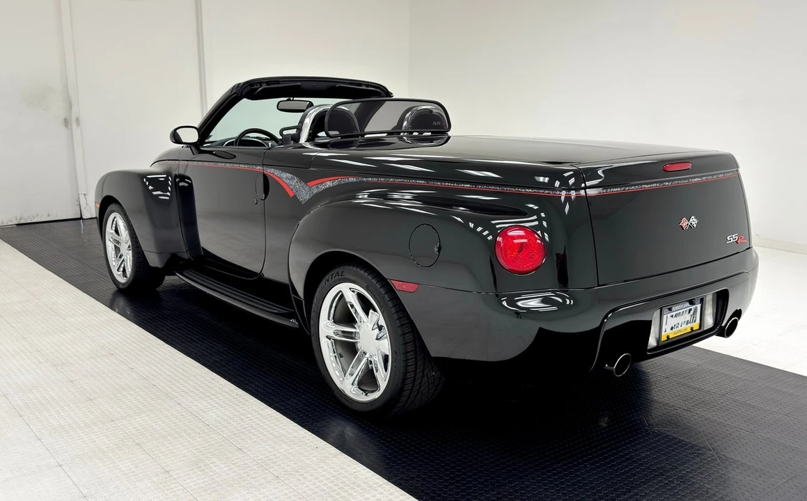 2004 Chevrolet SSR - Image 6 of 31