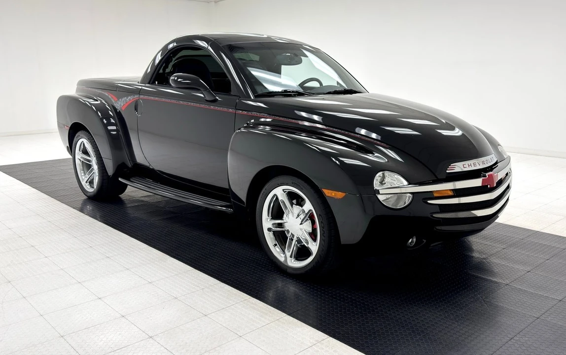 2004 Chevrolet SSR - Image 10 of 31