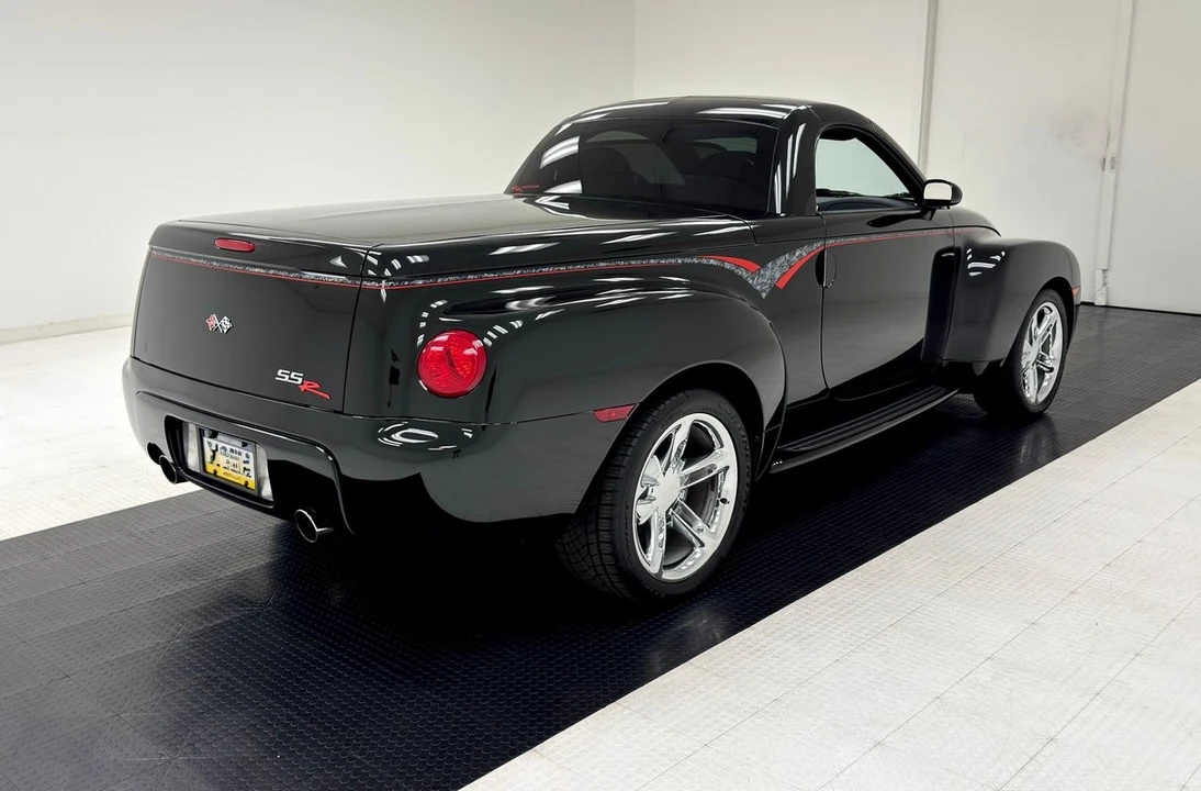 2004 Chevrolet SSR - Image 8 of 31