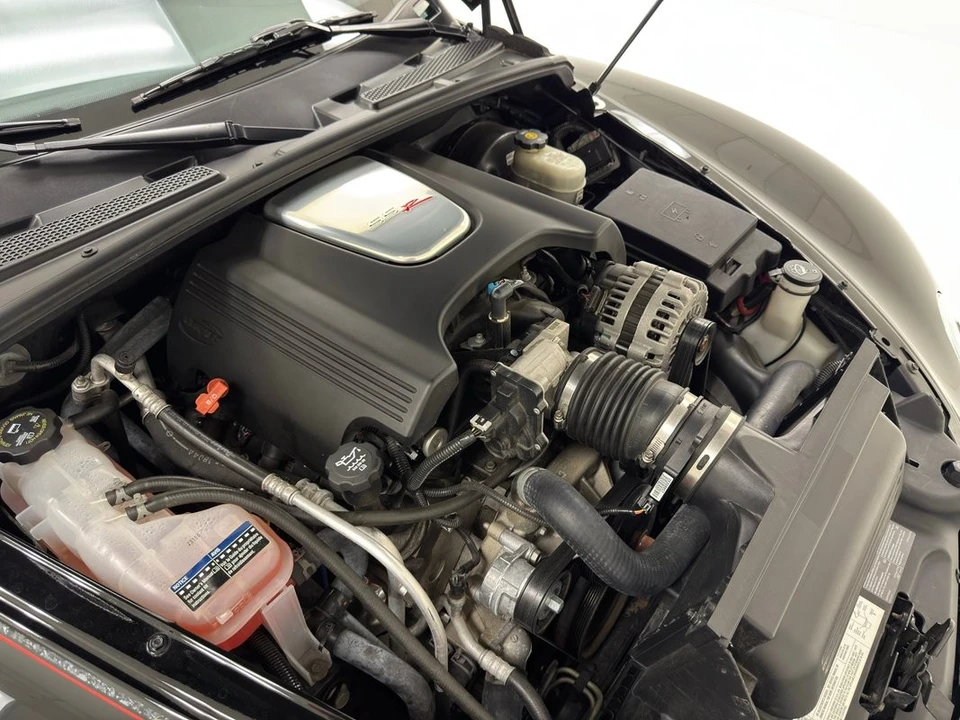 2004 Chevrolet SSR - Image 28 of 31
