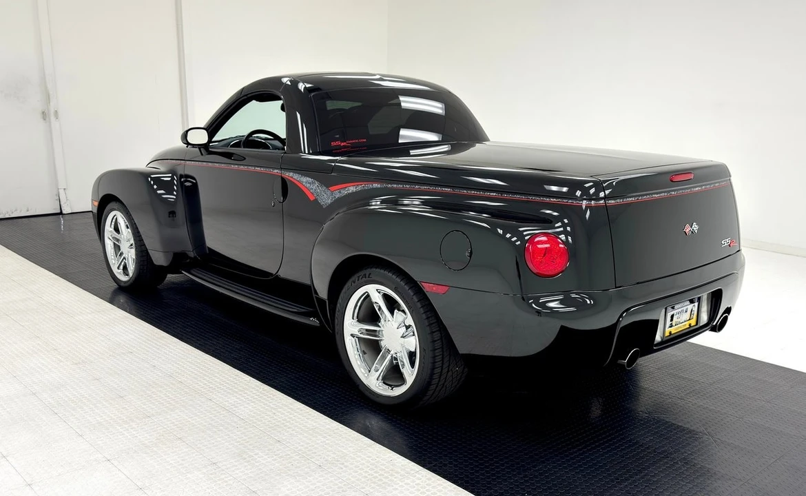 2004 Chevrolet SSR - Image 5 of 31