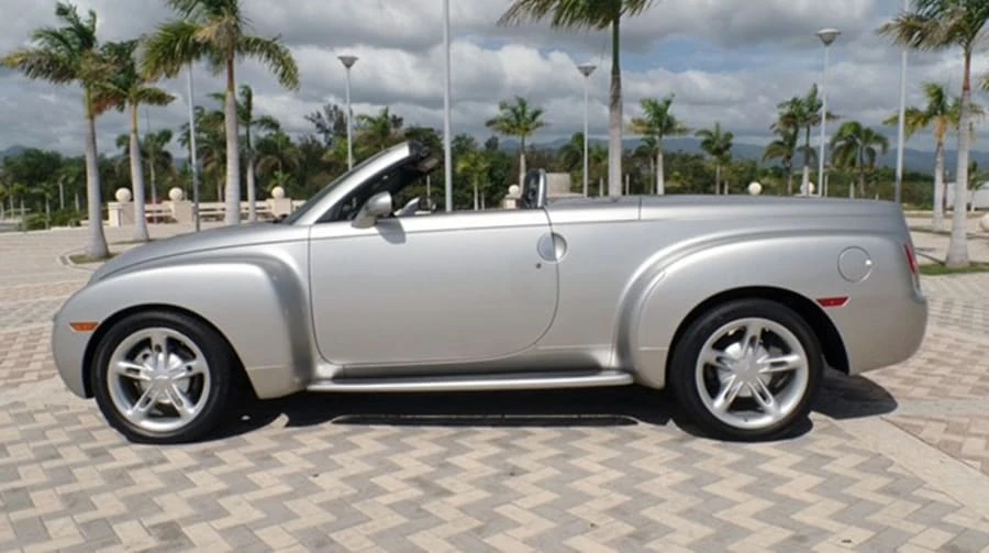 2004 Chevrolet SSR - Image 2 of 12