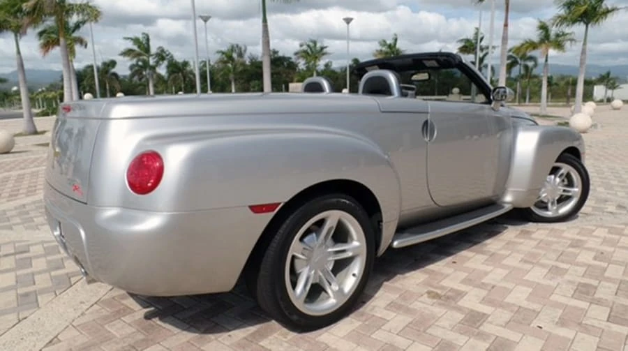 2004 Chevrolet SSR - Image 3 of 12