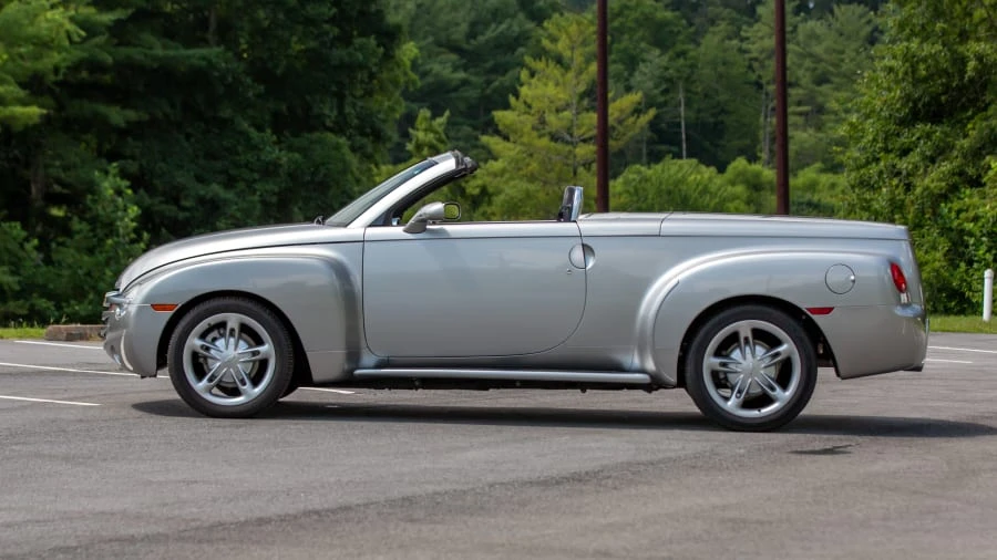 2004 Chevrolet SSR - Image 2 of 27