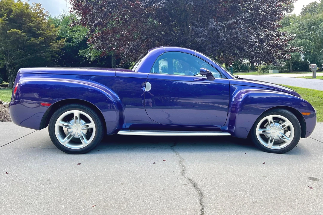2004 Chevrolet SSR - Image 3 of 31