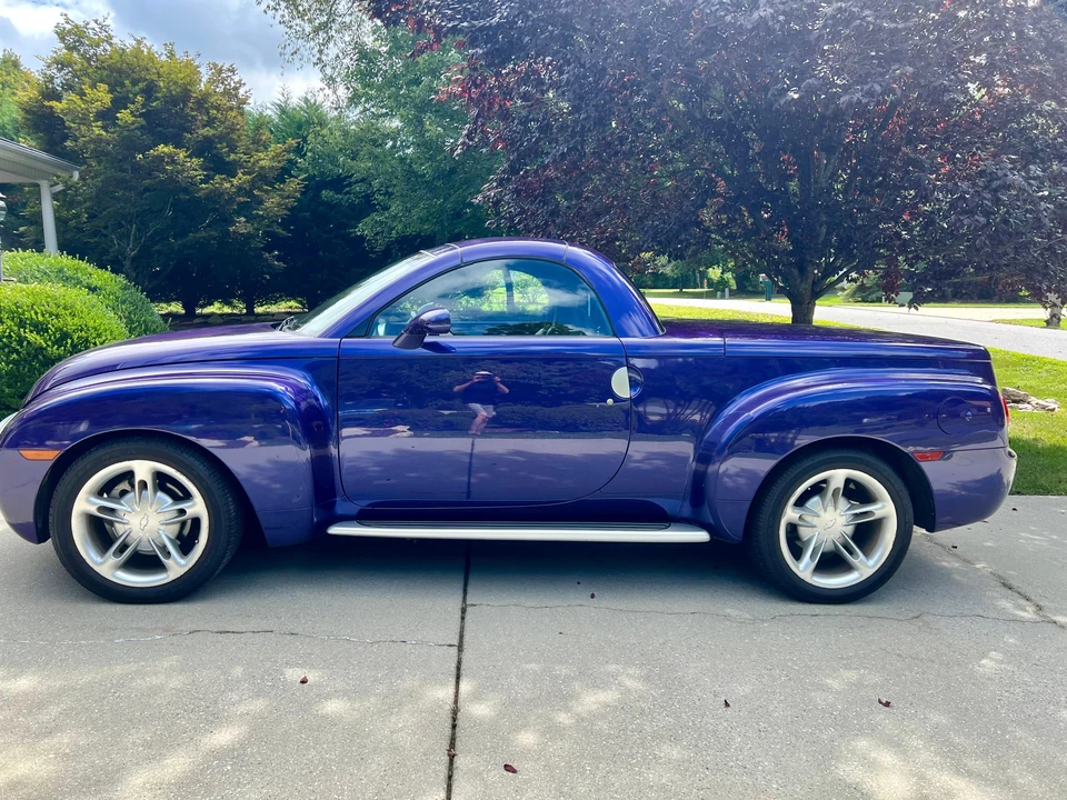 2004 Chevrolet SSR - Image 9 of 31