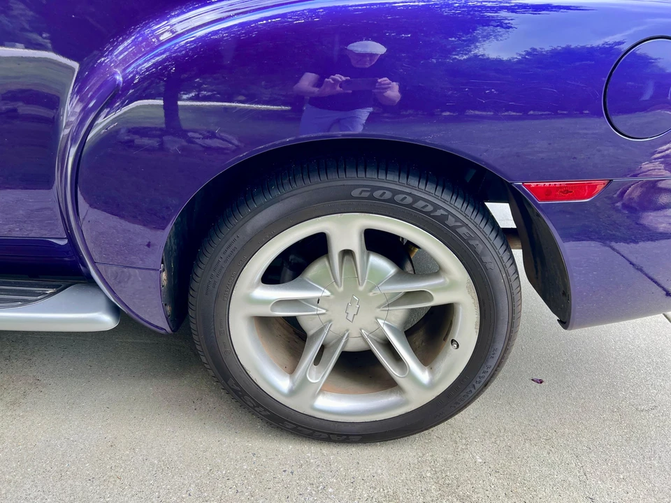 2004 Chevrolet SSR - Image 24 of 31