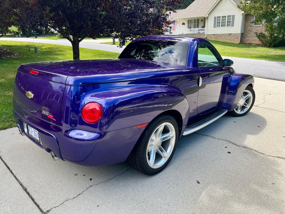 2004 Chevrolet SSR - Image 11 of 31