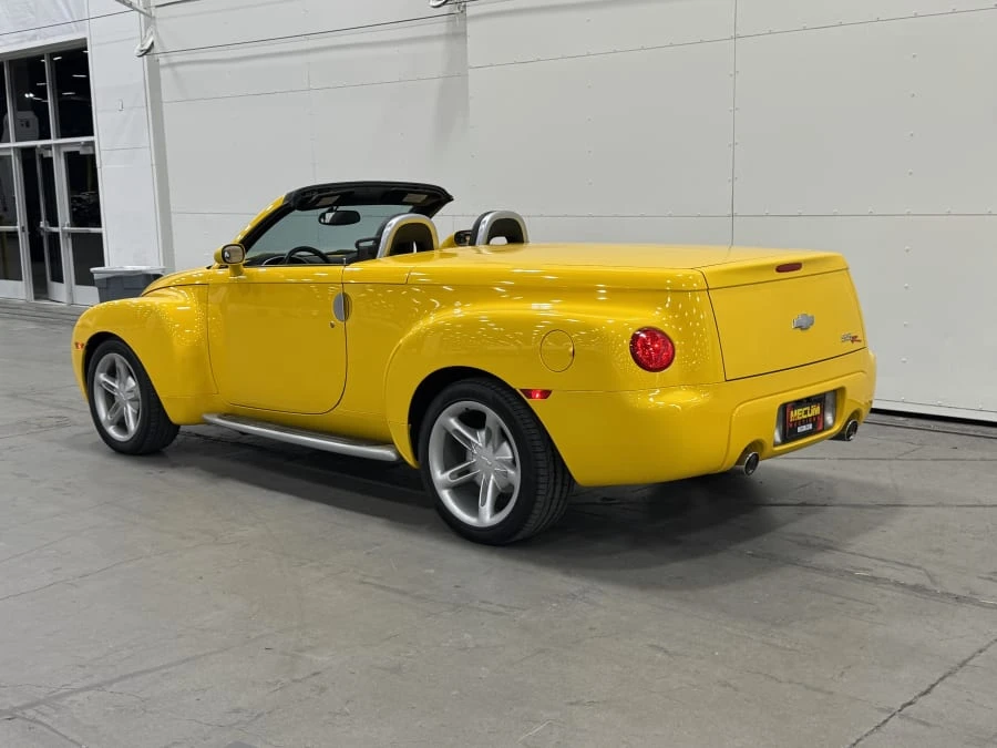 2004 Chevrolet SSR - Image 3 of 12