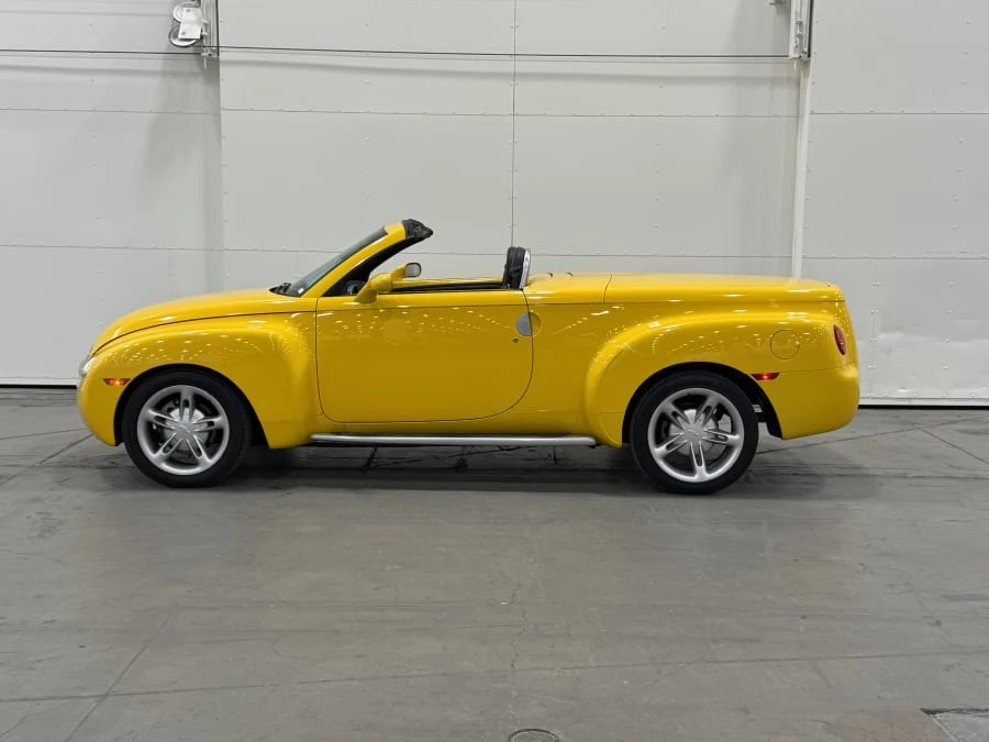 2004 Chevrolet SSR - Image 2 of 12