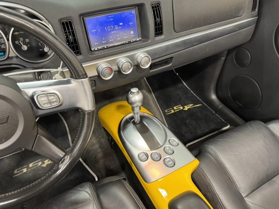 2004 Chevrolet SSR - Image 9 of 12