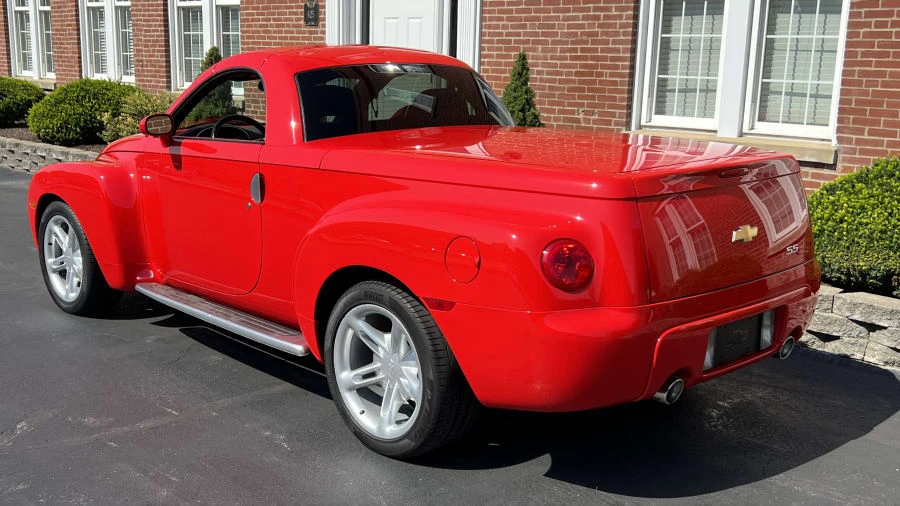 2004 Chevrolet SSR - Image 6 of 11