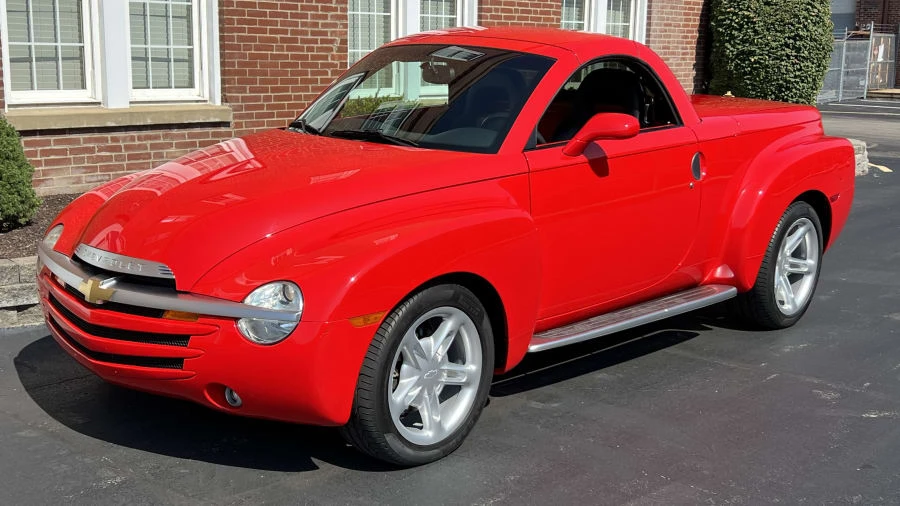 2004 Chevrolet SSR - Image 4 of 11