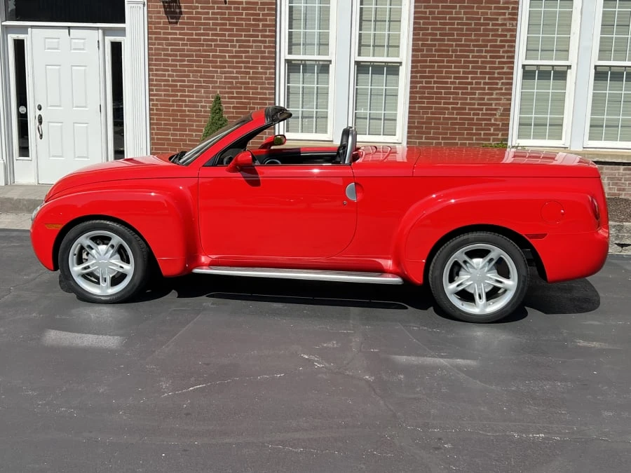 2004 Chevrolet SSR - Image 2 of 11