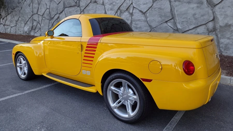 2004 Chevrolet SSR - Image 3 of 17