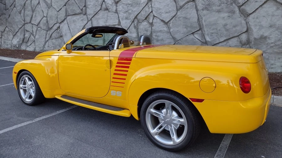 2004 Chevrolet SSR - Image 13 of 17