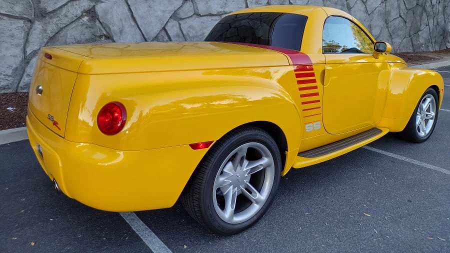 2004 Chevrolet SSR - Image 15 of 17