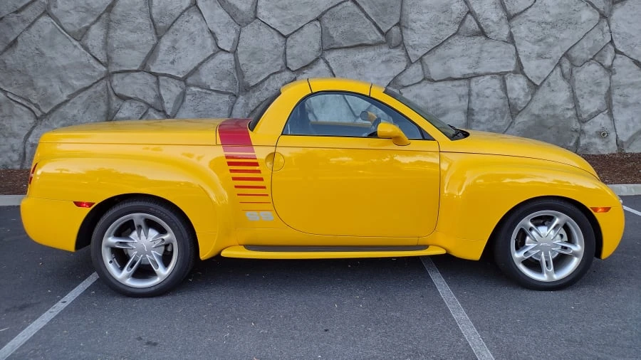 2004 Chevrolet SSR - Image 16 of 17