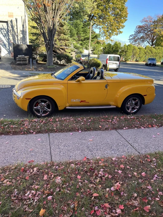 2004 Chevrolet SSR - Image 3 of 20