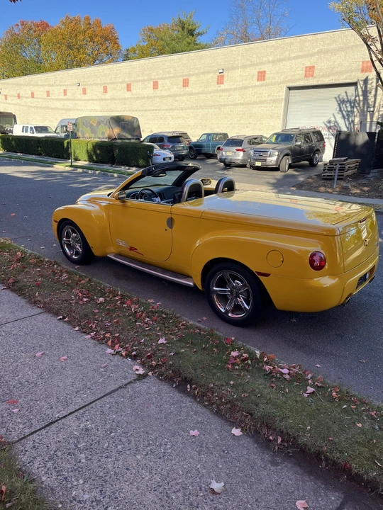 2004 Chevrolet SSR - Image 4 of 20