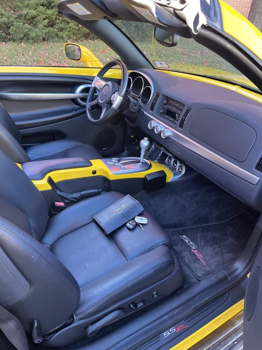 2004 Chevrolet SSR - Image 9 of 20