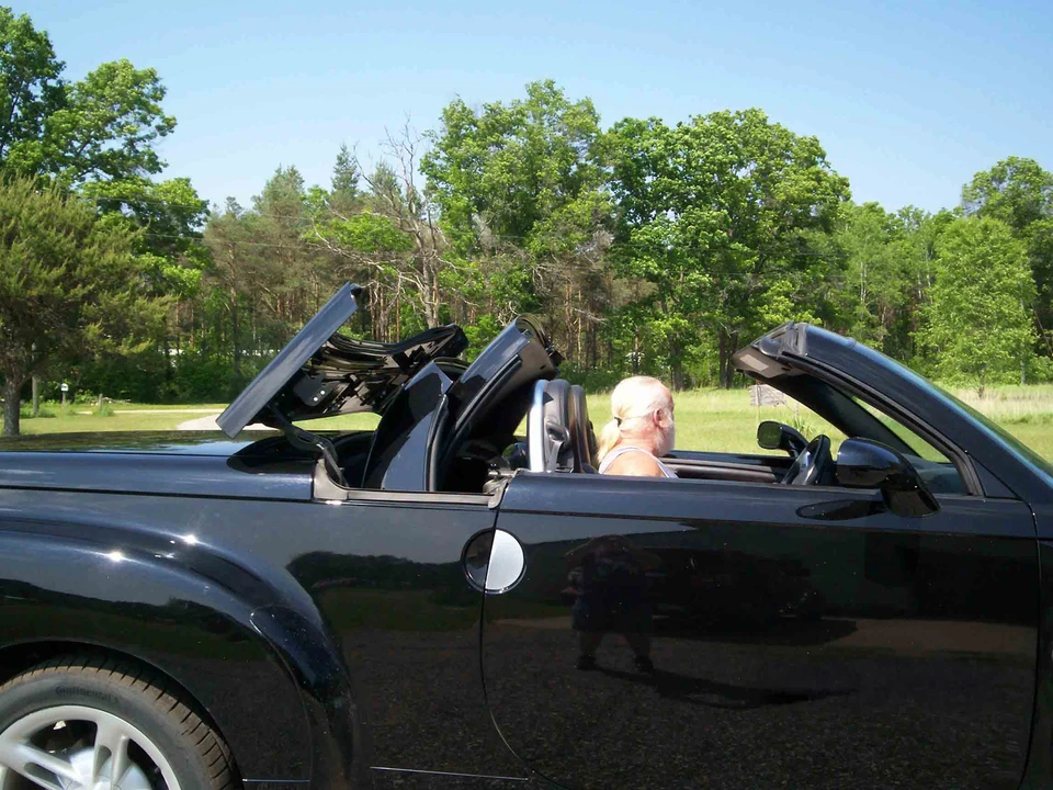 2004 Chevrolet SSR - Image 27 of 31