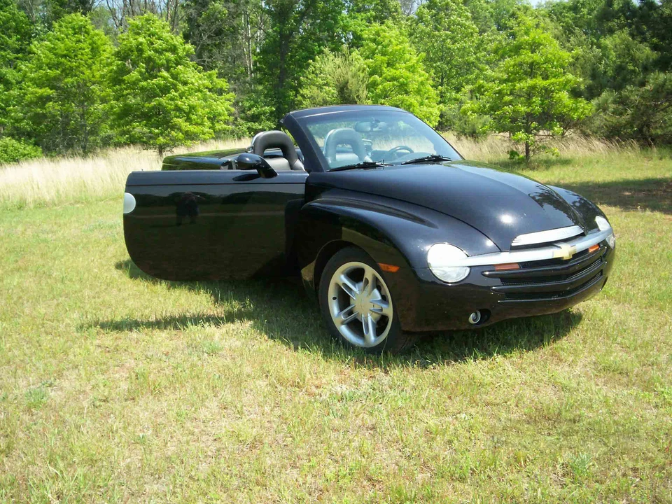 2004 Chevrolet SSR - Image 14 of 31