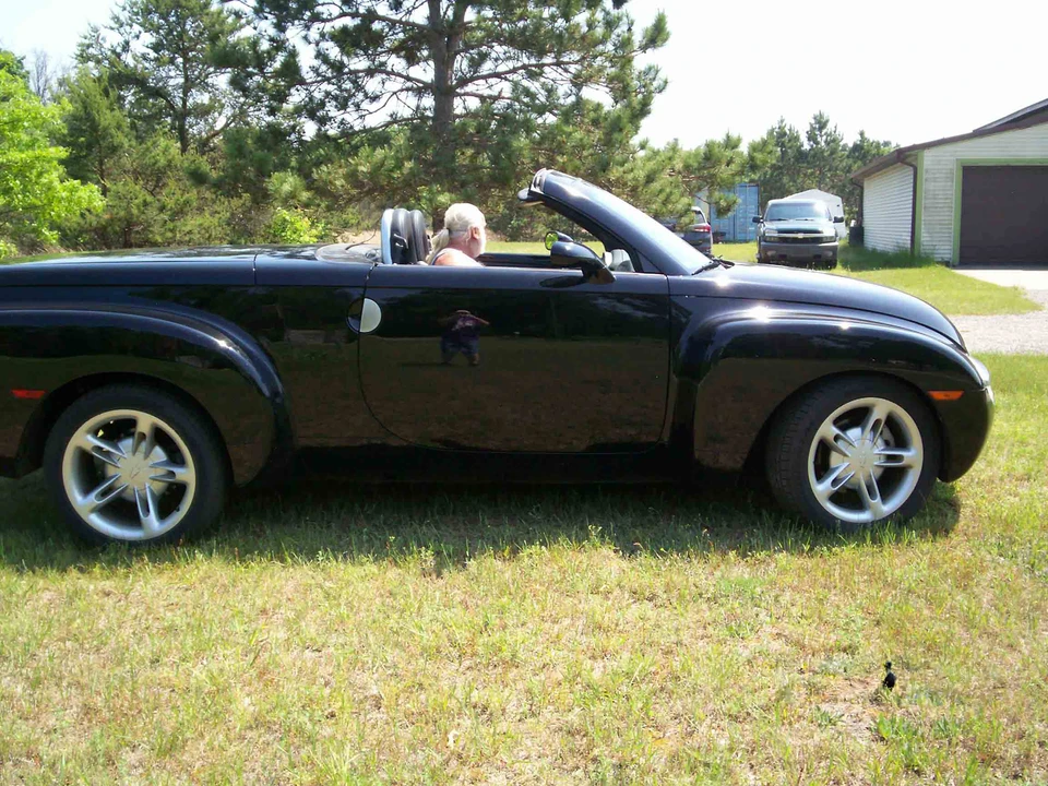 2004 Chevrolet SSR - Image 6 of 31