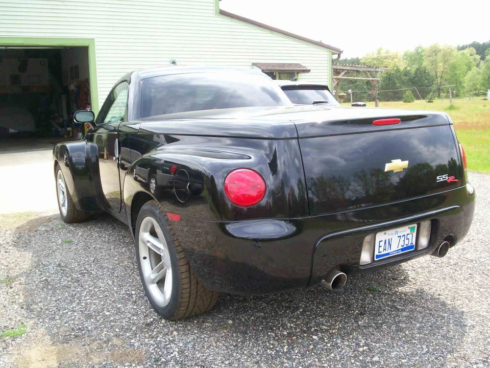 2004 Chevrolet SSR - Image 9 of 31