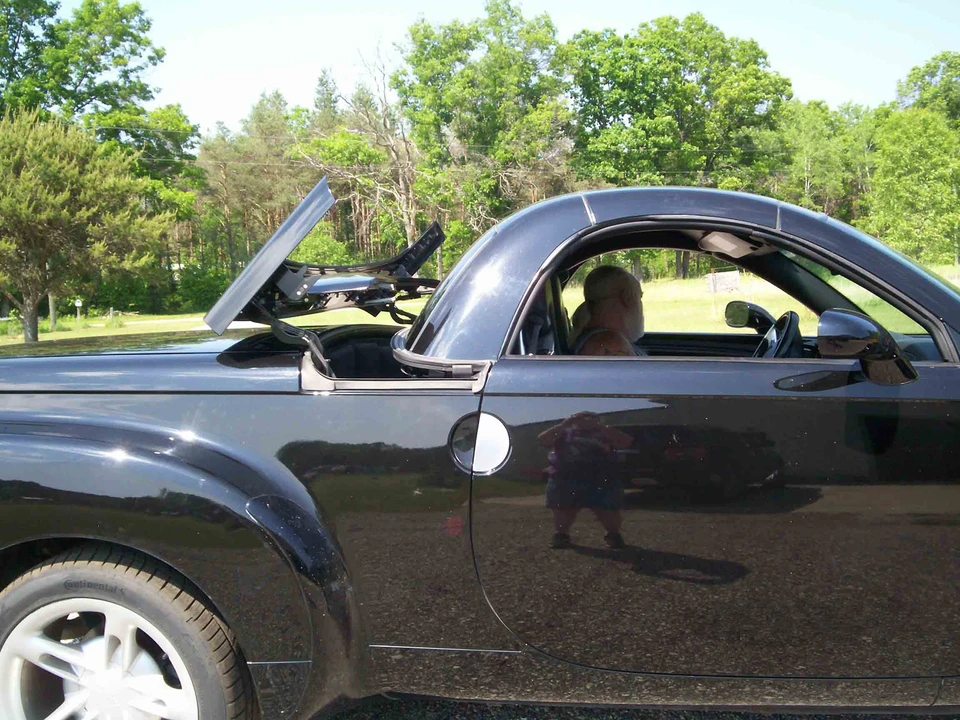2004 Chevrolet SSR - Image 30 of 31
