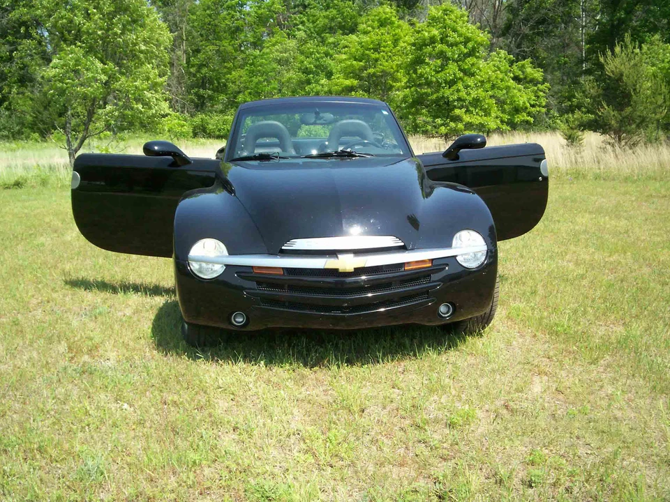 2004 Chevrolet SSR - Image 4 of 31