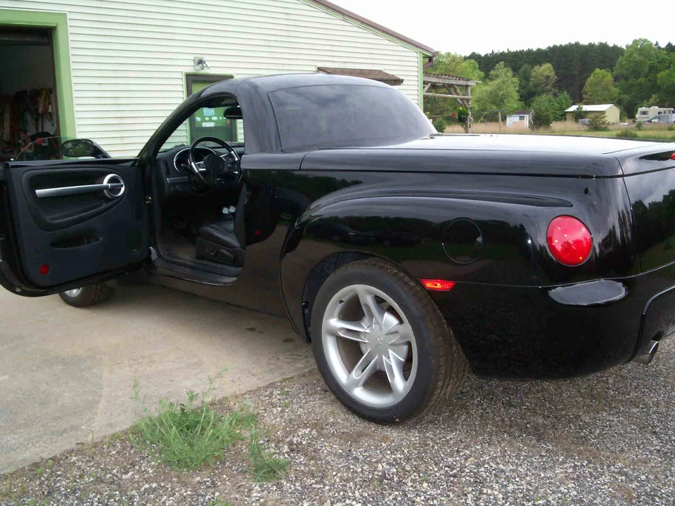 2004 Chevrolet SSR - Image 10 of 31