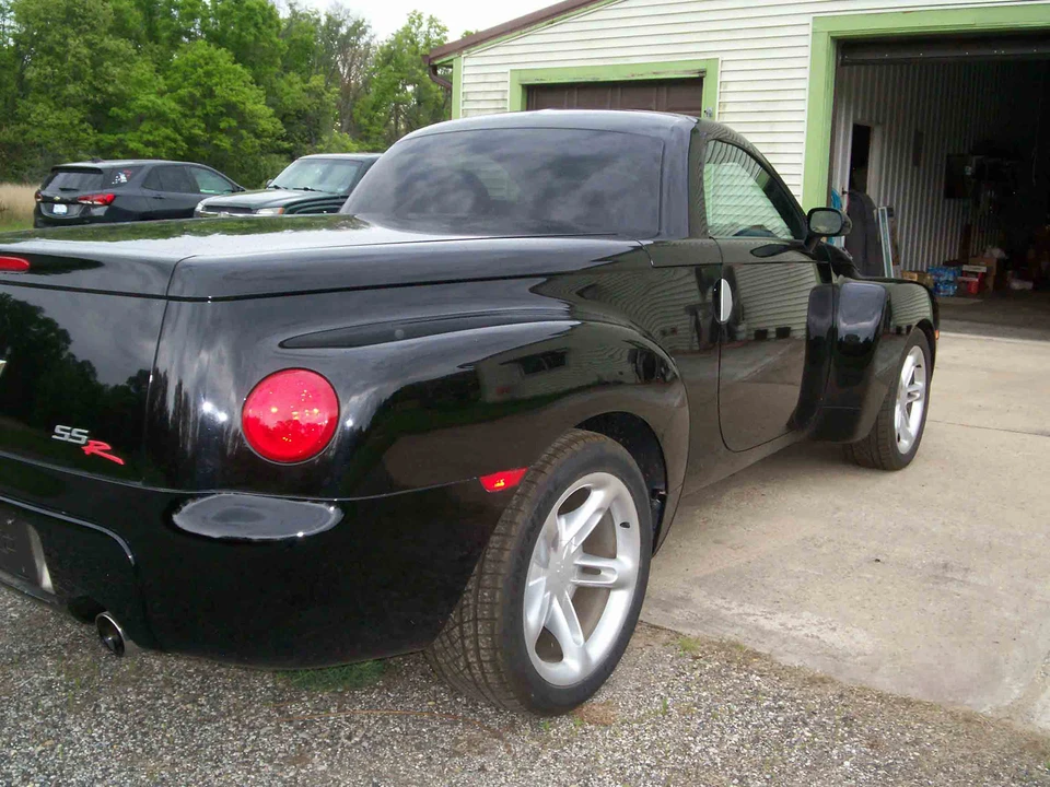 2004 Chevrolet SSR - Image 7 of 31
