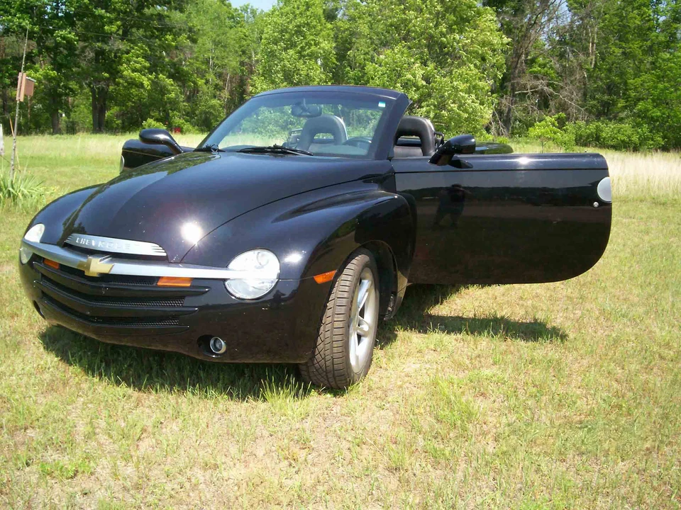 2004 Chevrolet SSR - Image 16 of 31