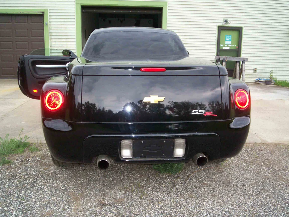 2004 Chevrolet SSR - Image 8 of 31