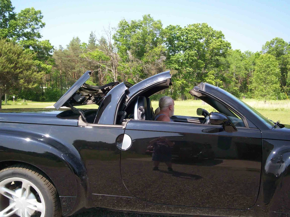 2004 Chevrolet SSR - Image 26 of 31