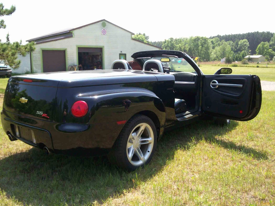 2004 Chevrolet SSR - Image 15 of 31