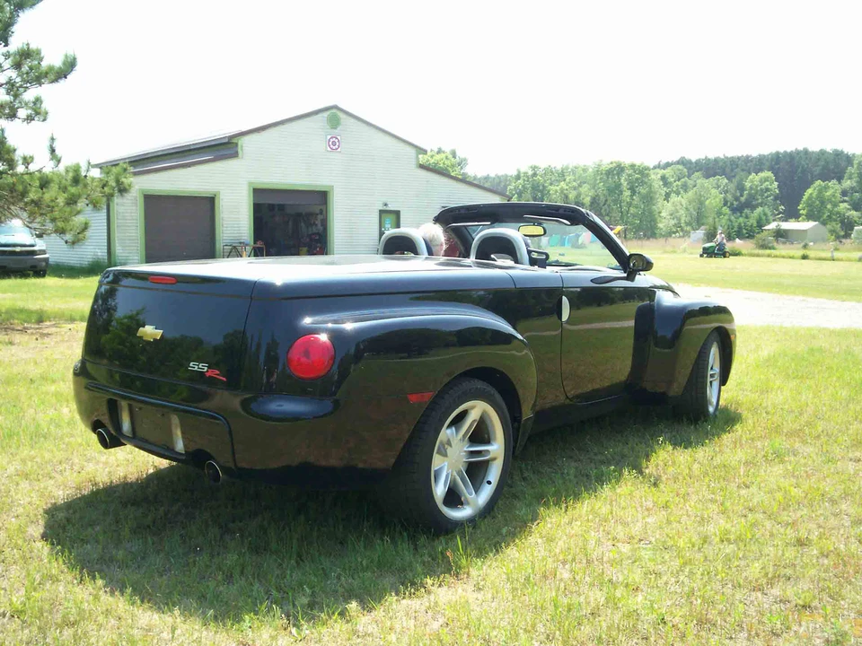 2004 Chevrolet SSR - Image 11 of 31