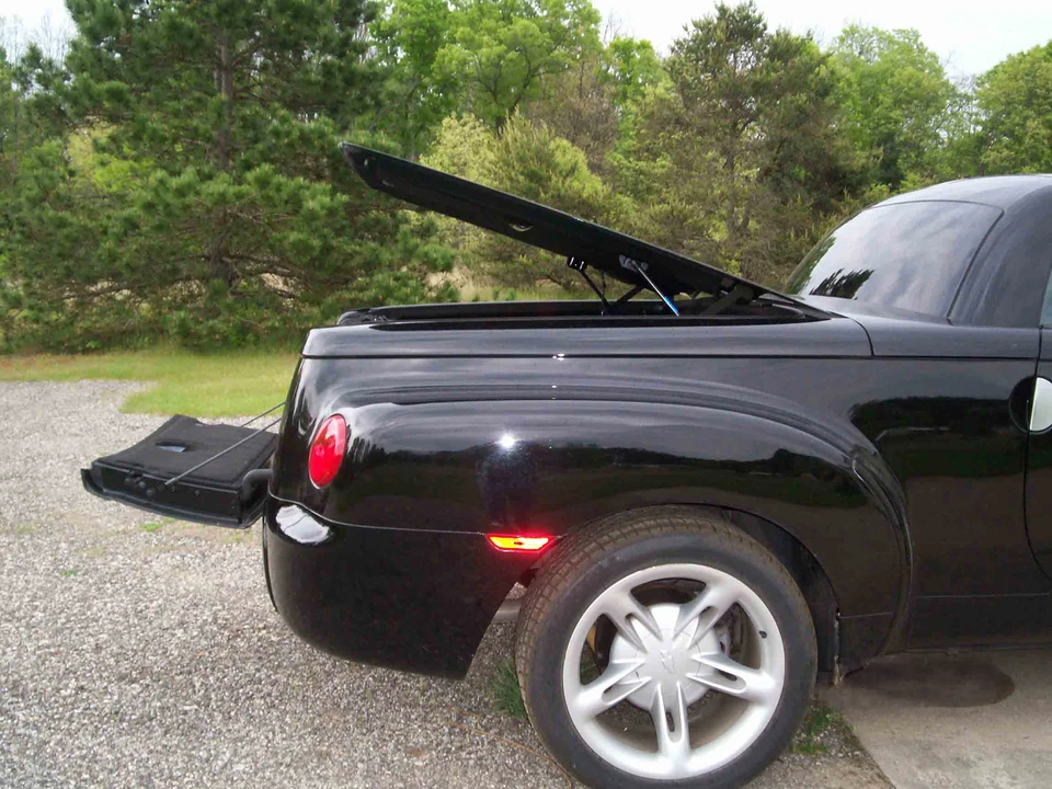 2004 Chevrolet SSR - Image 23 of 31