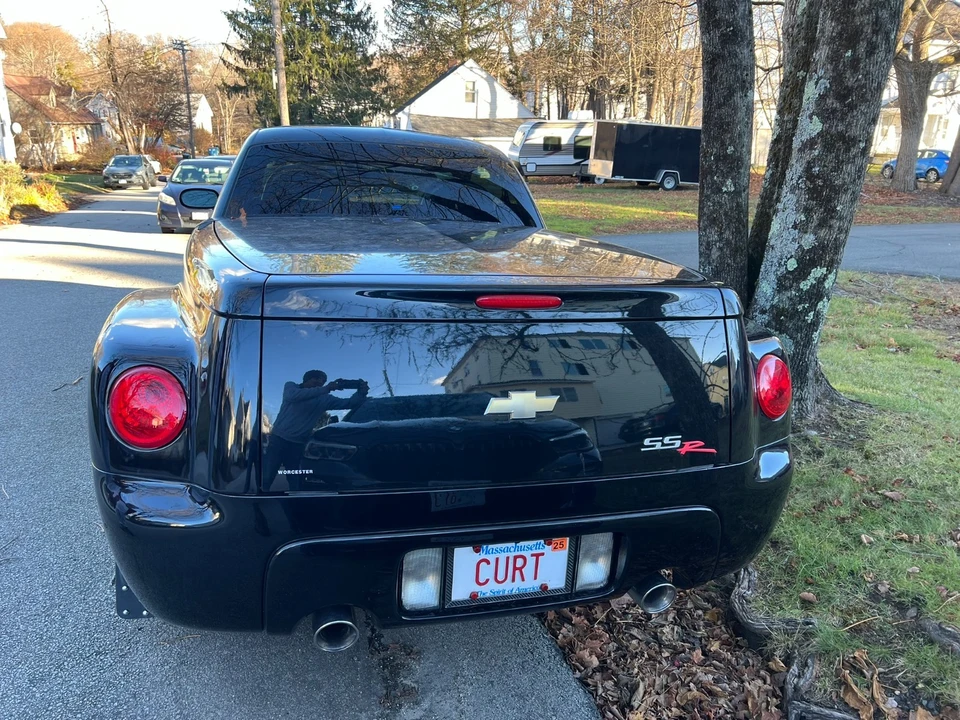 2004 Chevrolet SSR - Image 2 of 6