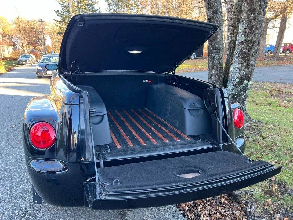 2004 Chevrolet SSR - Image 3 of 6