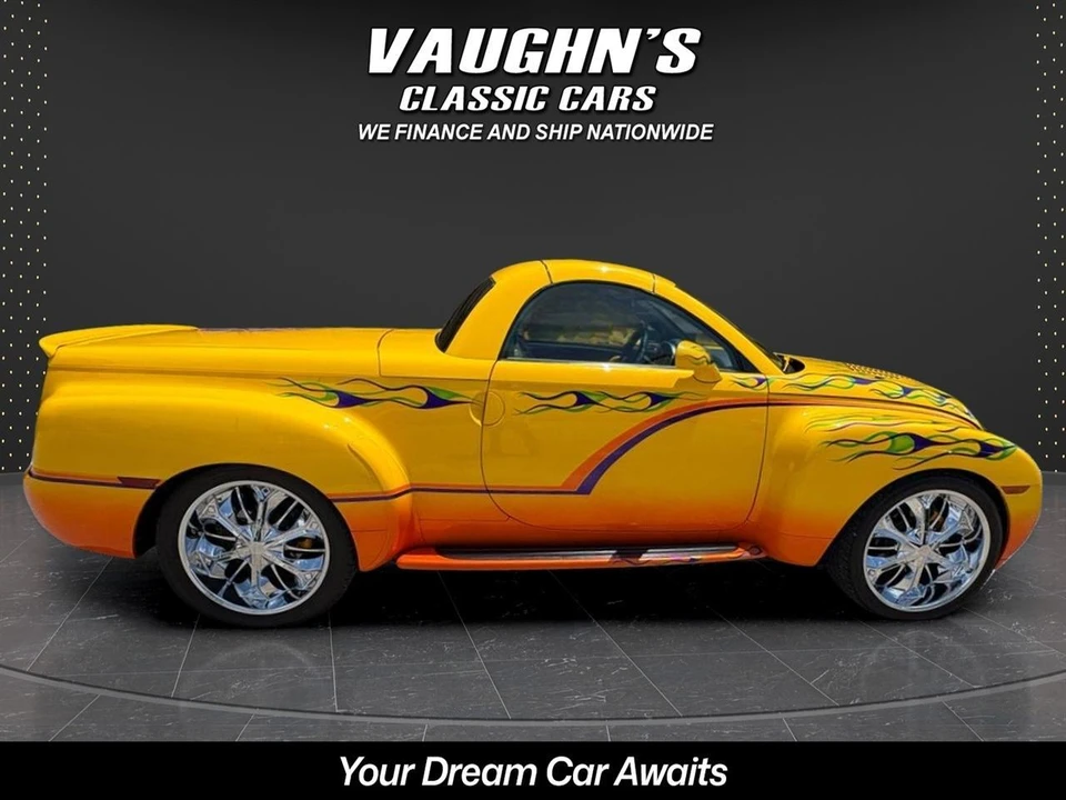 2004 Chevrolet SSR - Image 3 of 31