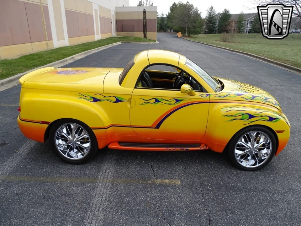 2004 Chevrolet SSR - Image 9 of 12
