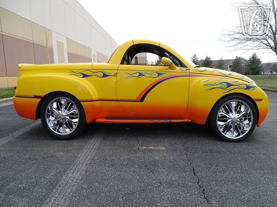 2004 Chevrolet SSR - Image 20 of 31