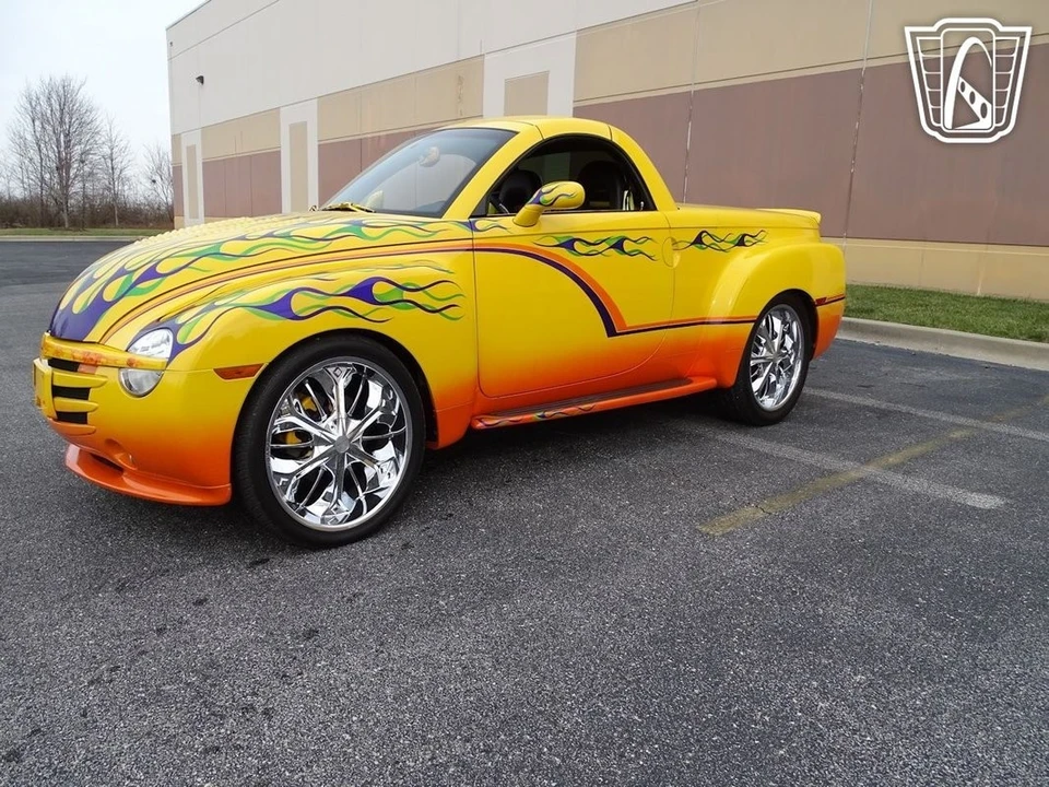 2004 Chevrolet SSR - Image 3 of 31