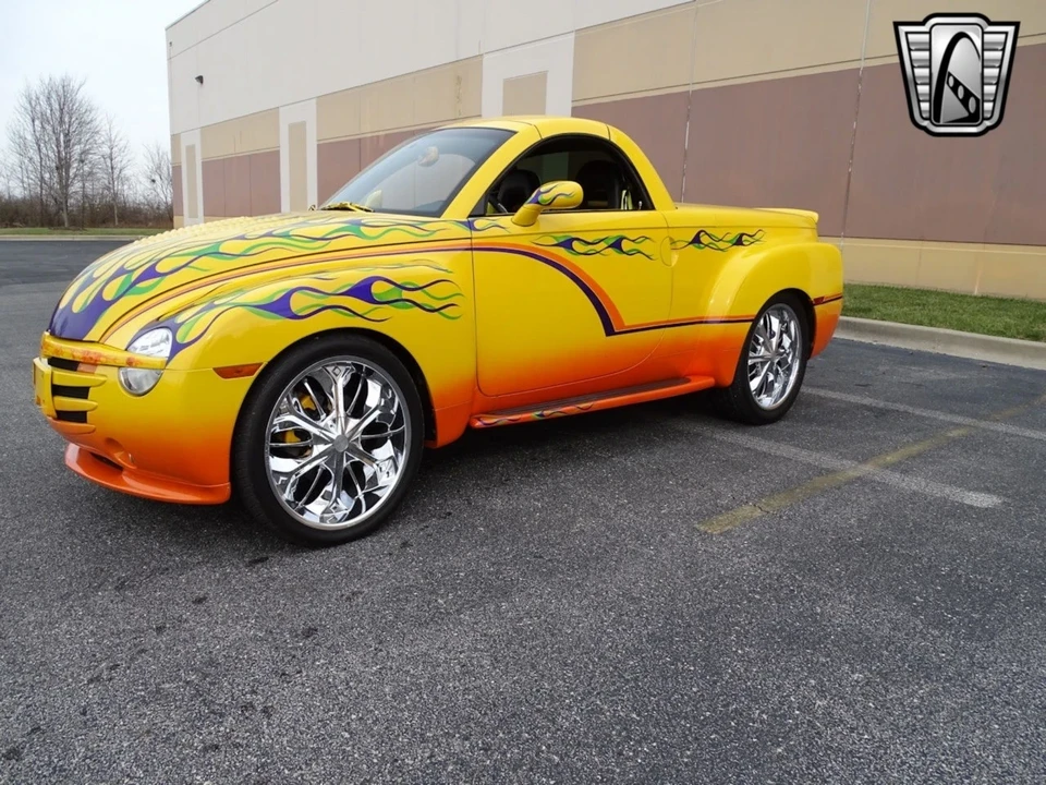 2004 Chevrolet SSR - Image 3 of 12